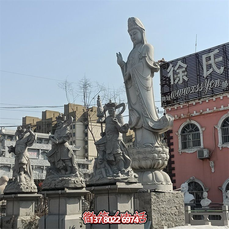 精美關公、佛像和石獅子雕刻，青石裝點美化廣場